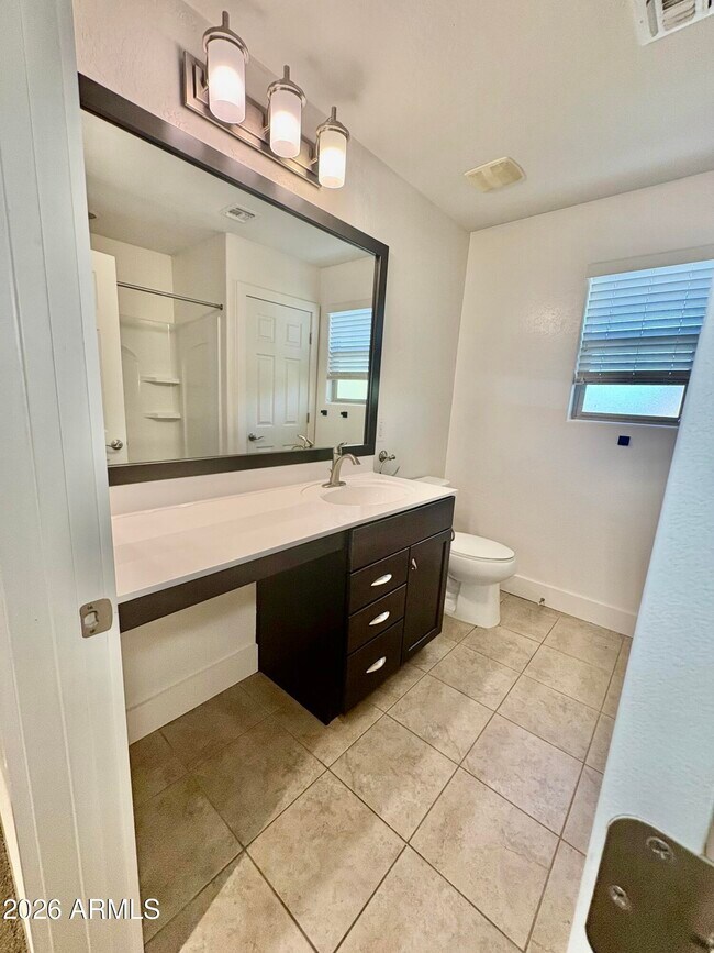 Building Photo - 4740 E Tierra Buena Ln