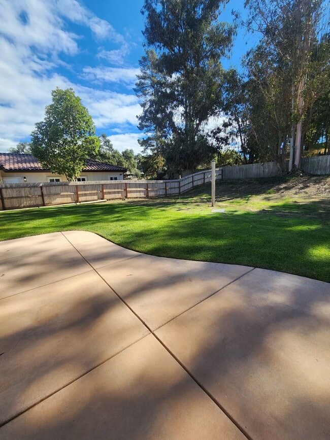 Building Photo - Gorgeous and Spacious 4 Bedroom Home