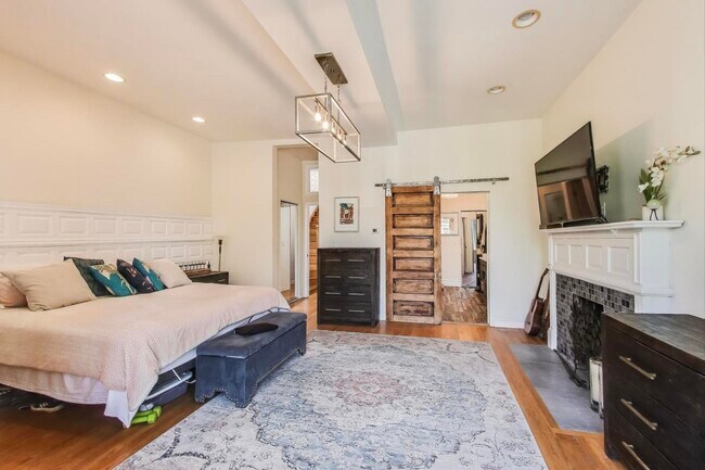 Building Photo - 4553 S Ellis Ave