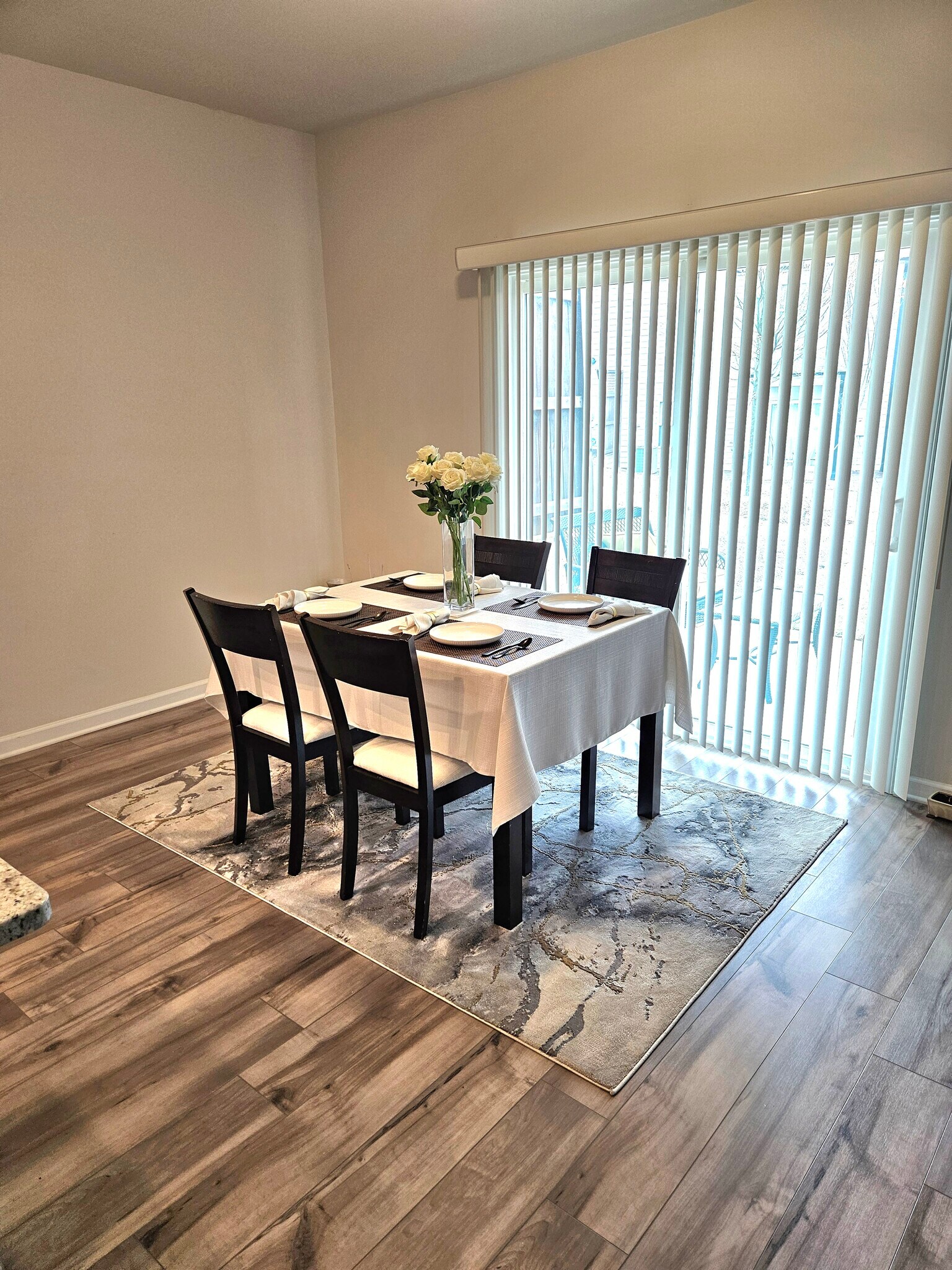 Dining - 4645 Electric Ave SW