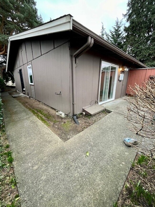 Building Photo - 1325-1327 Grant St