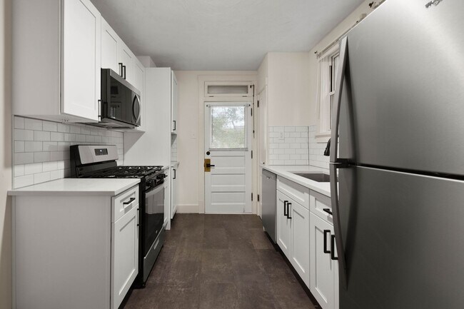 Building Photo - MOVE IN TODAY! Don't miss this FULLY RENOVATED 3-bedroom in BROOKLINE!