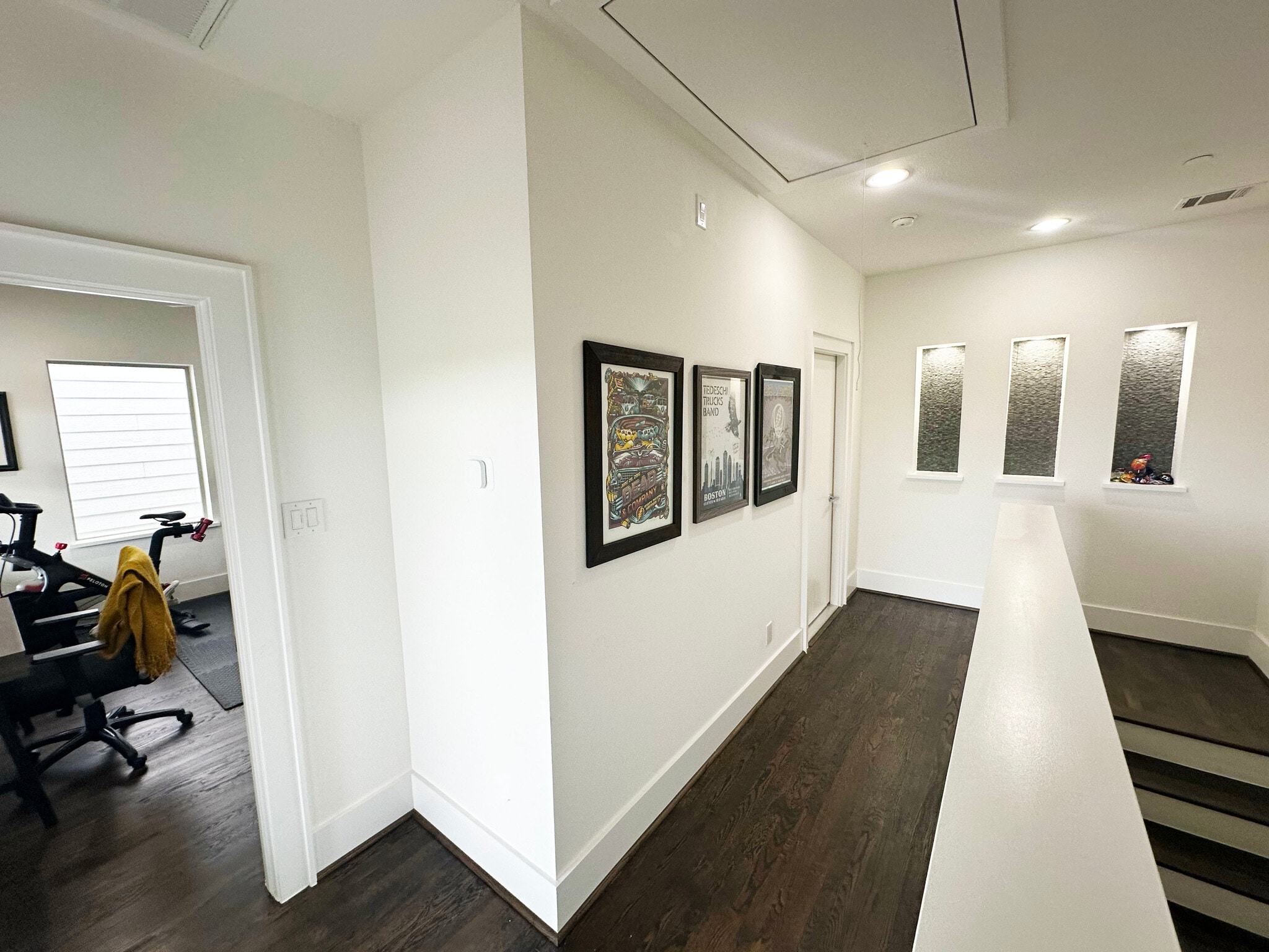 4th Floor Hallway - 1912 Maryland St