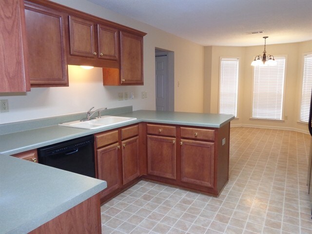 Building Photo - 290 Oaks Edge