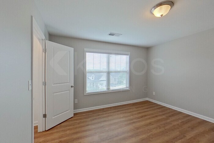 Building Photo - 215 Orchard Ln