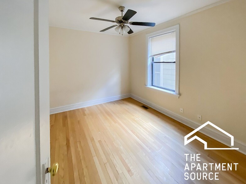 Building Photo - 3620 N Marshfield Ave