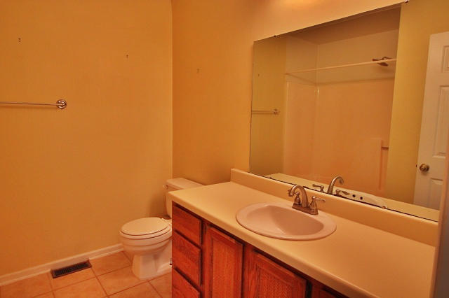 Building Photo - 2619 Camellia Dr