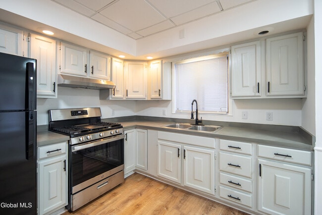 Building Photo - 364 Altamont Ave