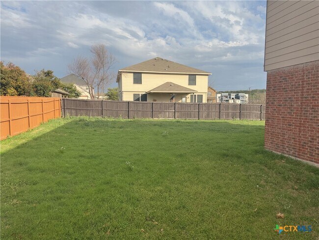 Building Photo - 2617 White Moon Dr