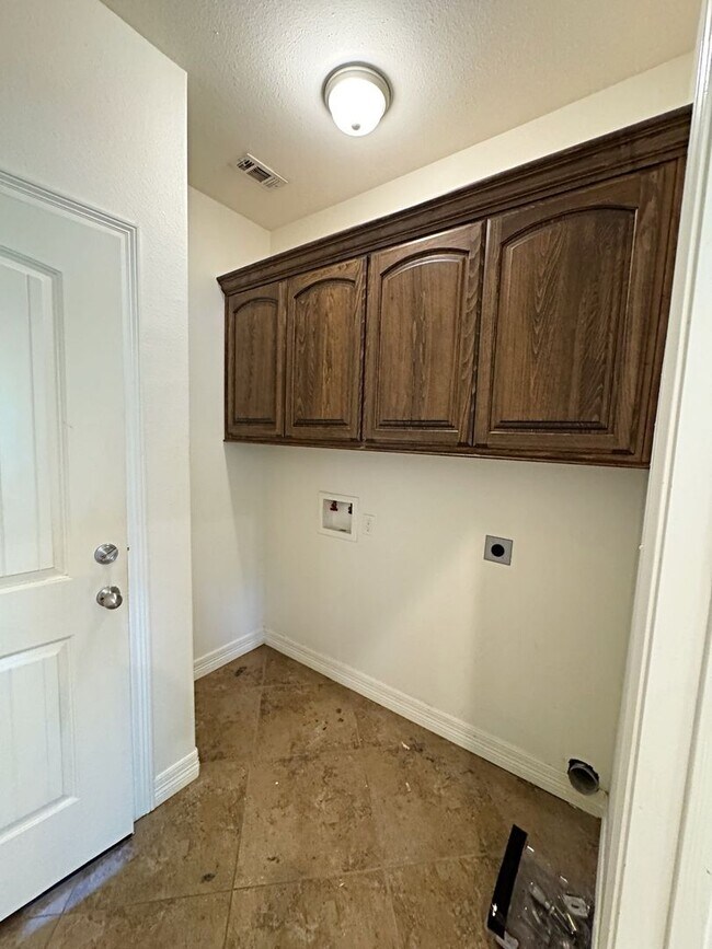 Building Photo - 815 Amber Kay Ln