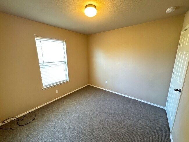 Building Photo - 2725 Lovers Lane Rd