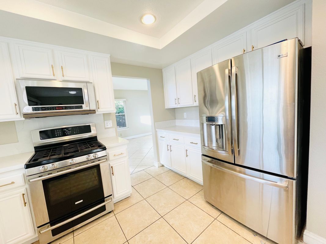 Building Photo - 440 Yellowstone Cir