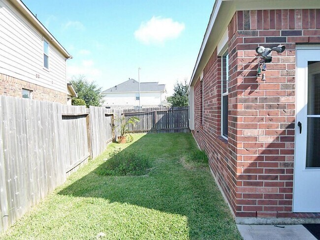 Building Photo - 17207 Mossbriar Ln