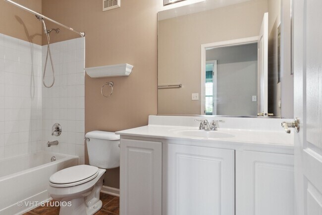 Building Photo - 2442 Golf Ridge Cir
