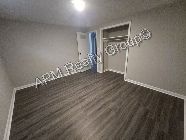 Building Photo - Renovated apartment in downtown Columbia -...