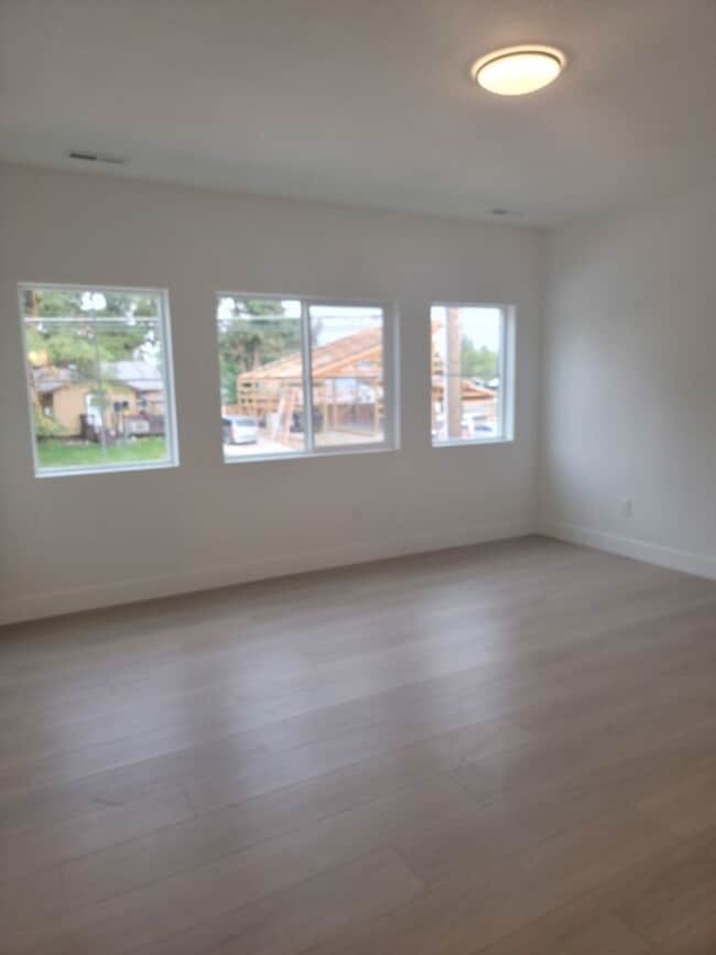 Building Photo - 12110 N Freya St