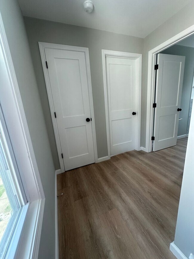 Building Photo - BEAUTIFUL RENOVATED NEW 3 BEDROOM HOUSE MI...