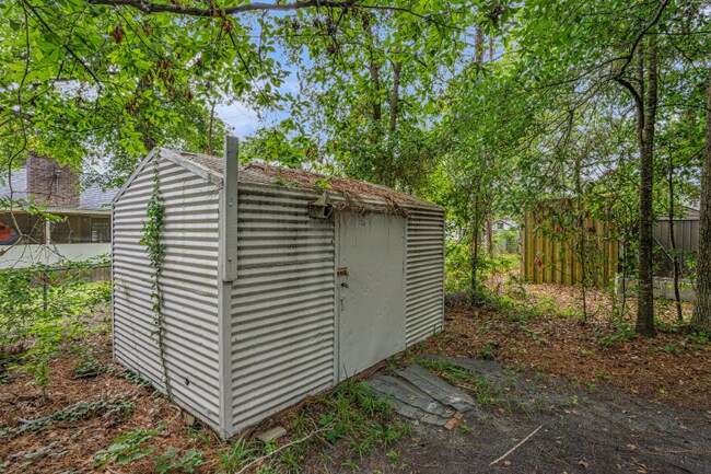Building Photo - 1930 Lake View Cir