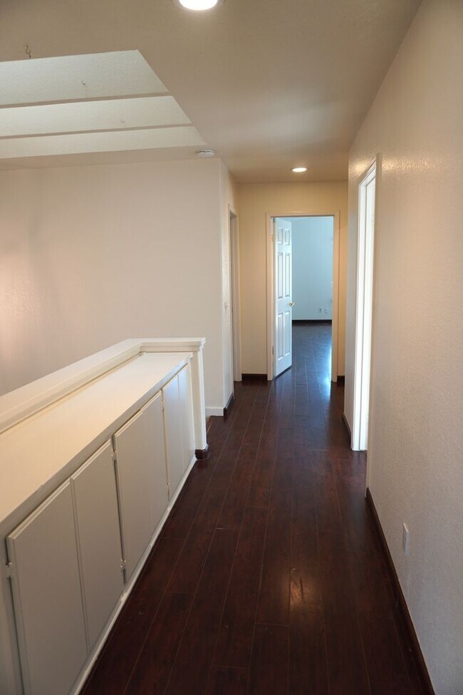 Building Photo - 10386 Meadow Creek Dr