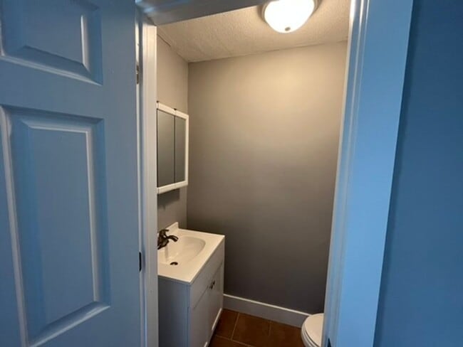 Building Photo - 2 Bedroom 1.2 bath in Moline