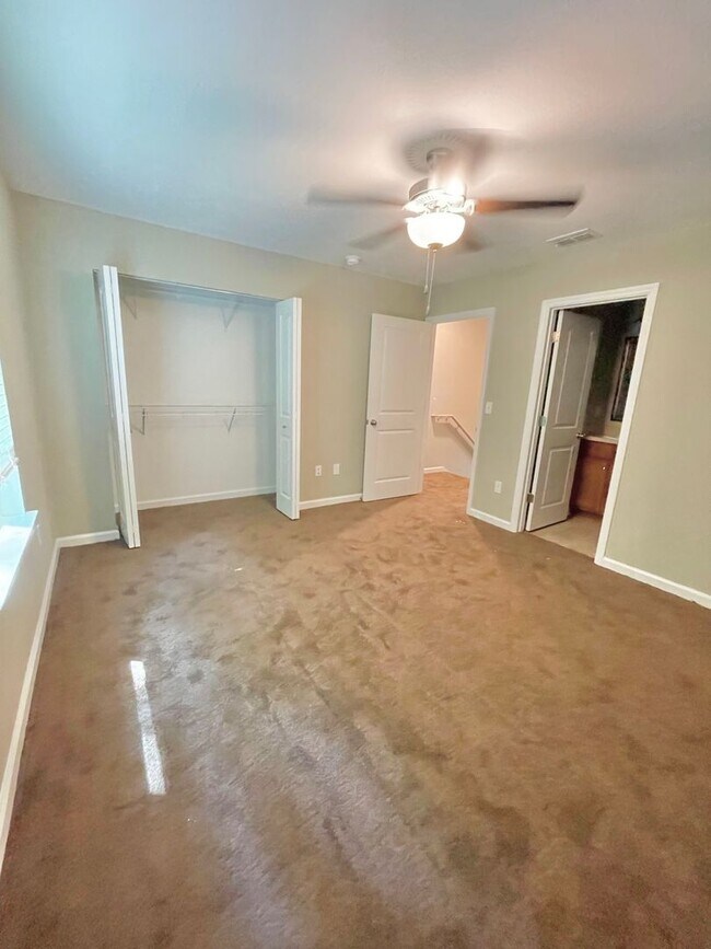 Building Photo - 3/3 condo convenient to FSU, FAMU, TCC, re...