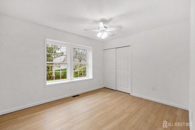 Building Photo - 29A Hillsborough Dr