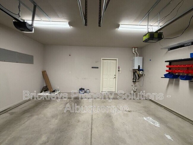 Building Photo - 7420 Tangerine Ct NE