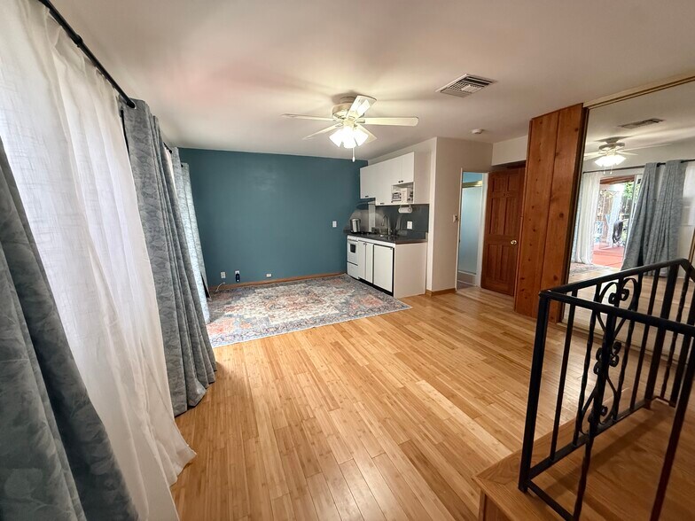 Interior - 21313 San Miguel St