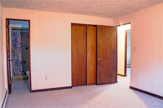 Building Photo - 214 Maplewood Dr