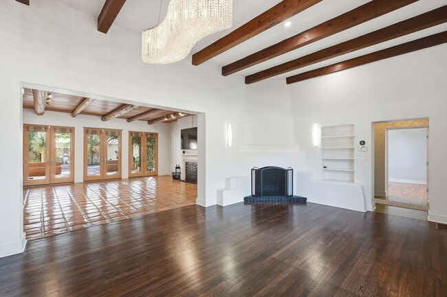 Building Photo - Elegant 3-Bedroom Home in Historic Tucson