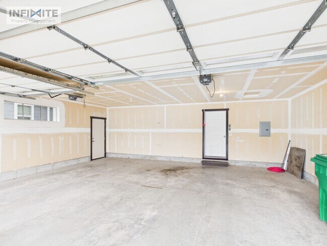 Building Photo - Single-Level 4BR with 3-Car Garage & Fence...