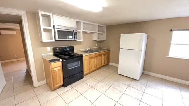 Building Photo - 2903 N U.S. Hwy 281