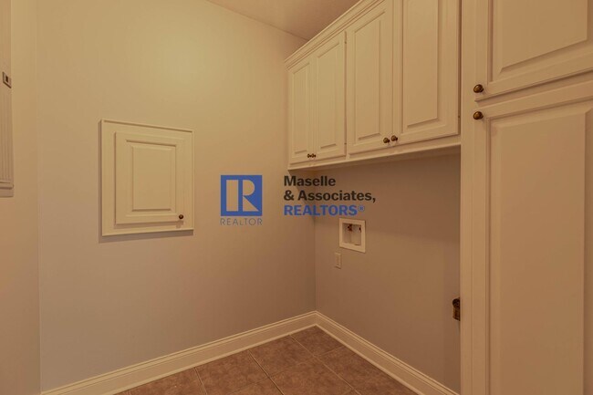 Building Photo - 3 Bed/2 Bath Home in Pearl in Silver Ridge