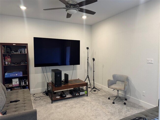 Building Photo - 169 Sunny's Halo Ct