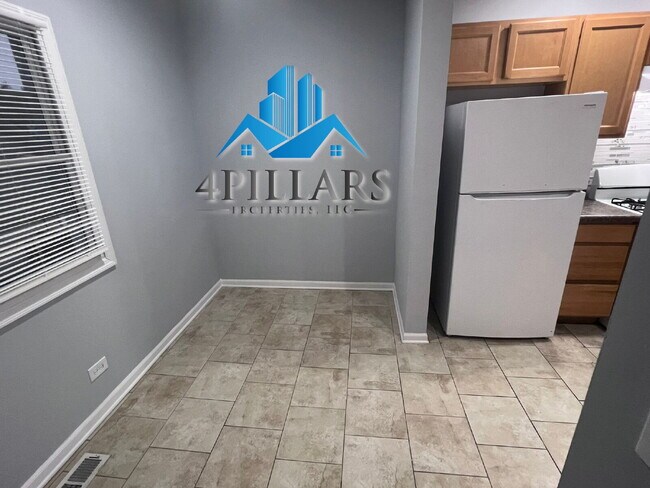 Building Photo - 403 Kenwood St