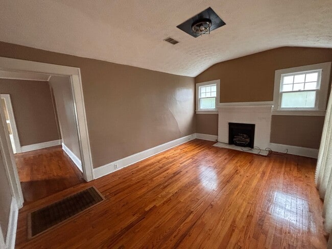 Building Photo - 3 Bedrooms, 1 Bathroom - West Rome House