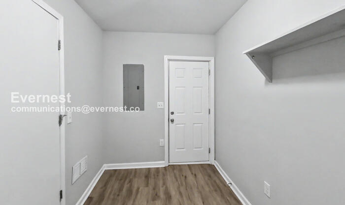 Building Photo - 1368 Alverado Way