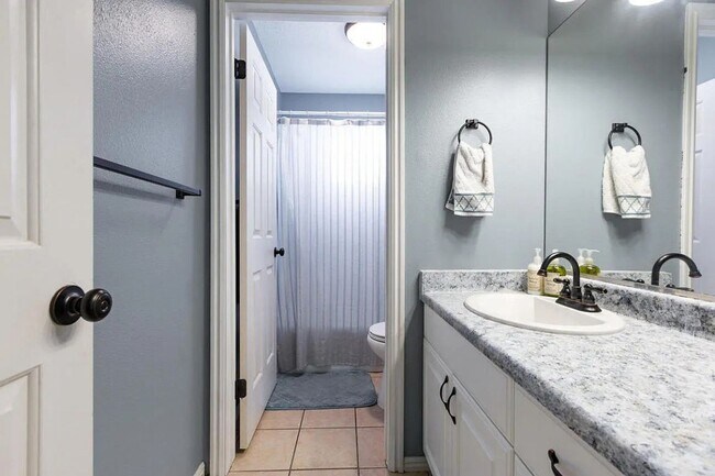 Building Photo - Easy Living! 3 Bedroom Home Condo in St. G...