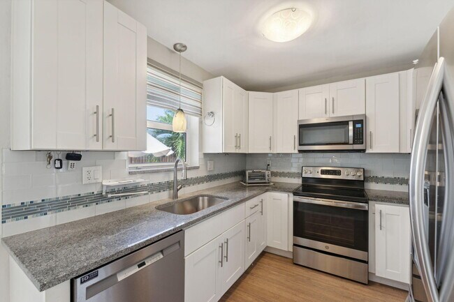 Building Photo - 2691 NE 18th St