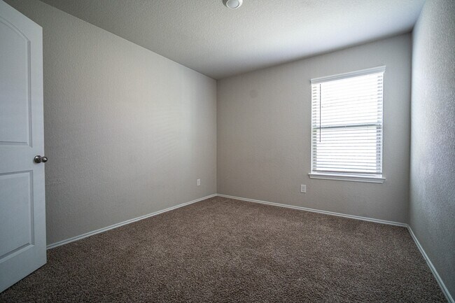 Building Photo - 5234 Greenwood Smt Trl