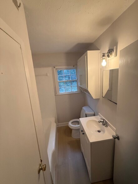 Building Photo - 1687 Beechwood Blvd SW