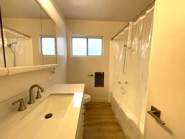 Building Photo - Beach at Your Door | Renovated Ocean Blvd Unit- 2 Weeks Rent Free