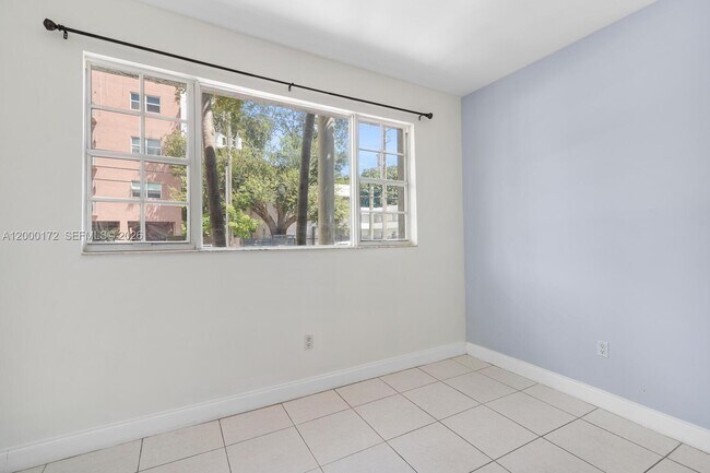 Building Photo - 536 NE 62nd St