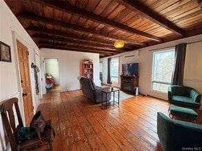 Building Photo - 67 Old Albany Post Rd