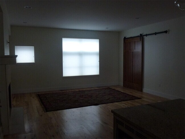 Building Photo - 18 E Beall St