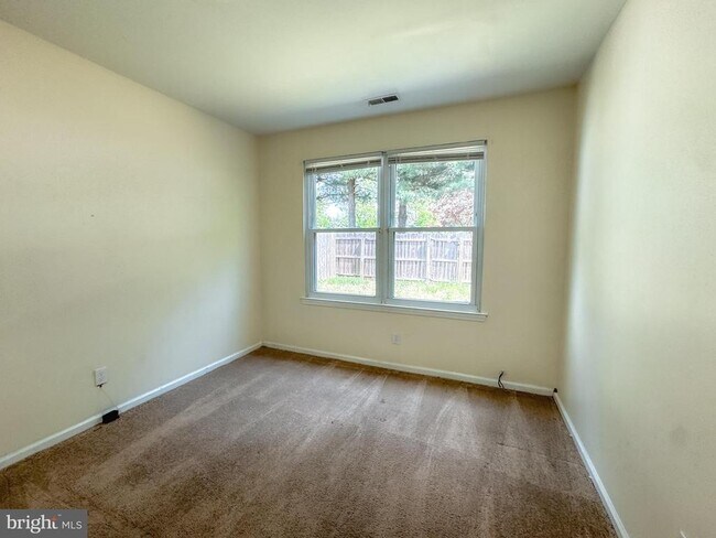 Building Photo - 38 Hopewell Ln
