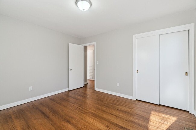 Building Photo - 3 bed, 1 bath home in the Village