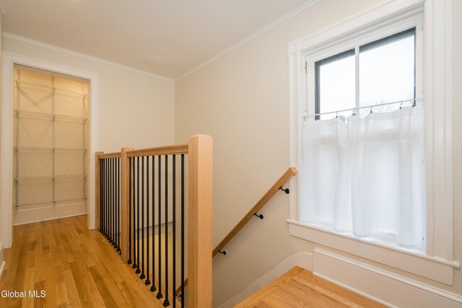 Building Photo - 302 Nelson Ave