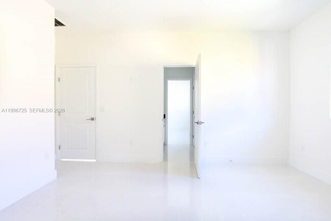 Building Photo - 15631 SW 11th Terrace