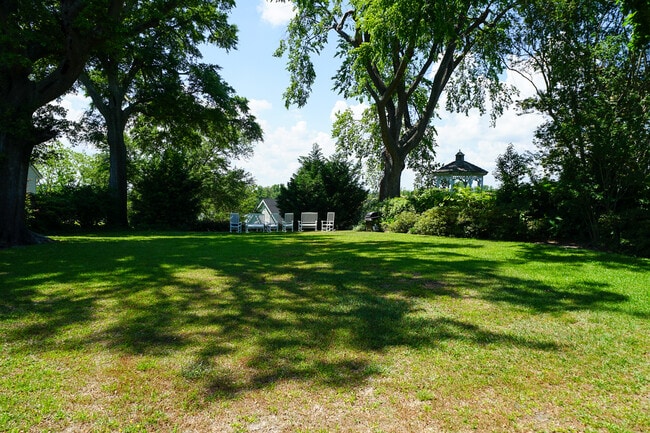 Building Photo - 416 S Front St